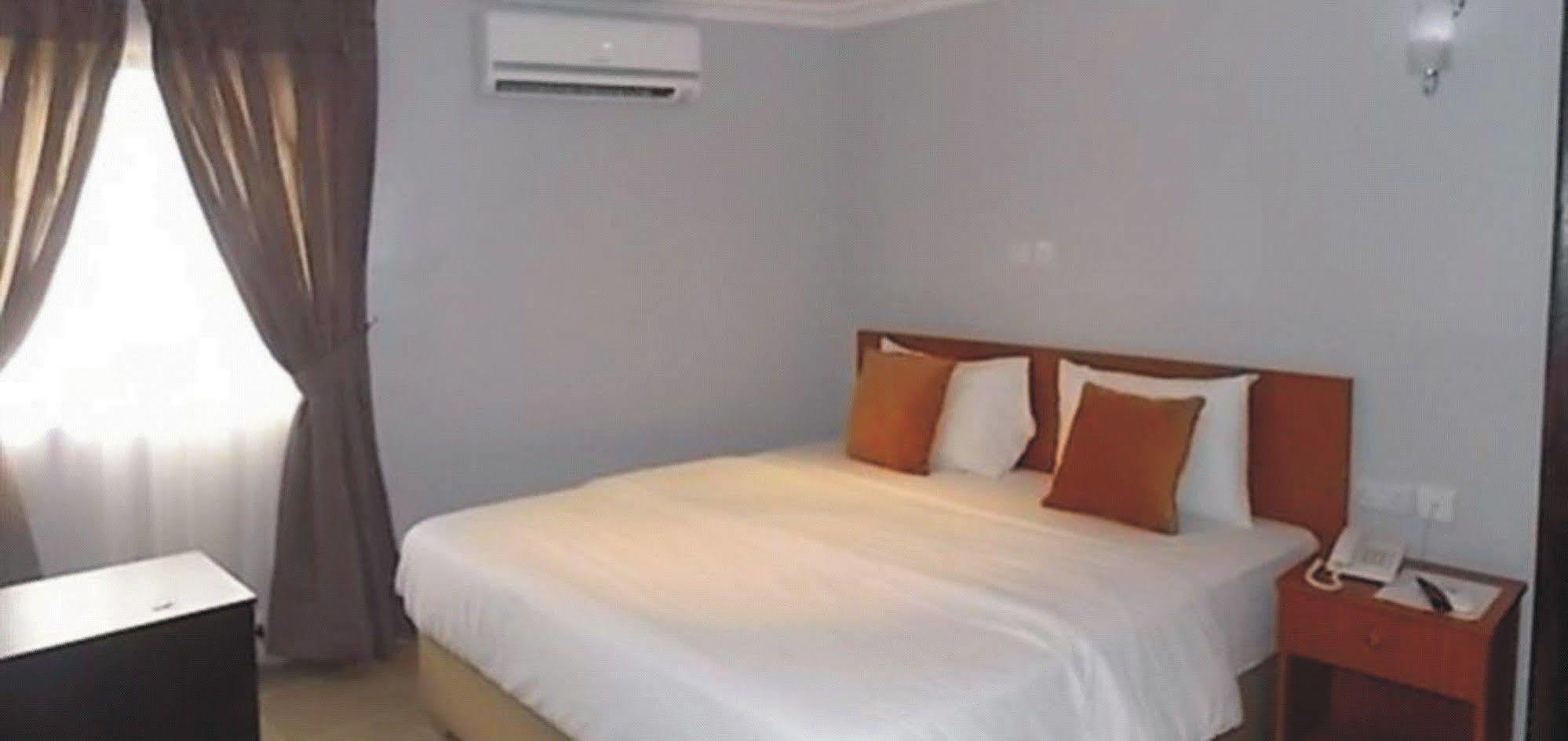 Crown Cottage Hotel إيكجا المظهر الخارجي الصورة