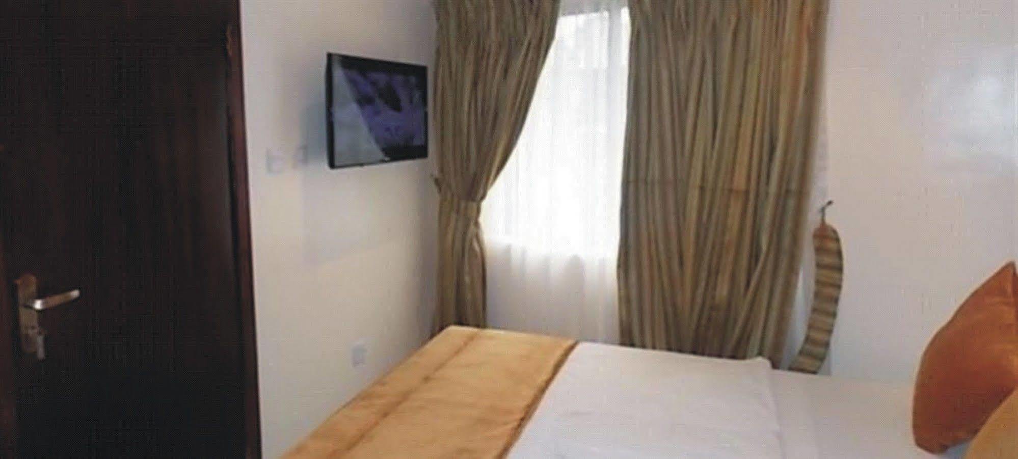 Crown Cottage Hotel إيكجا المظهر الخارجي الصورة
